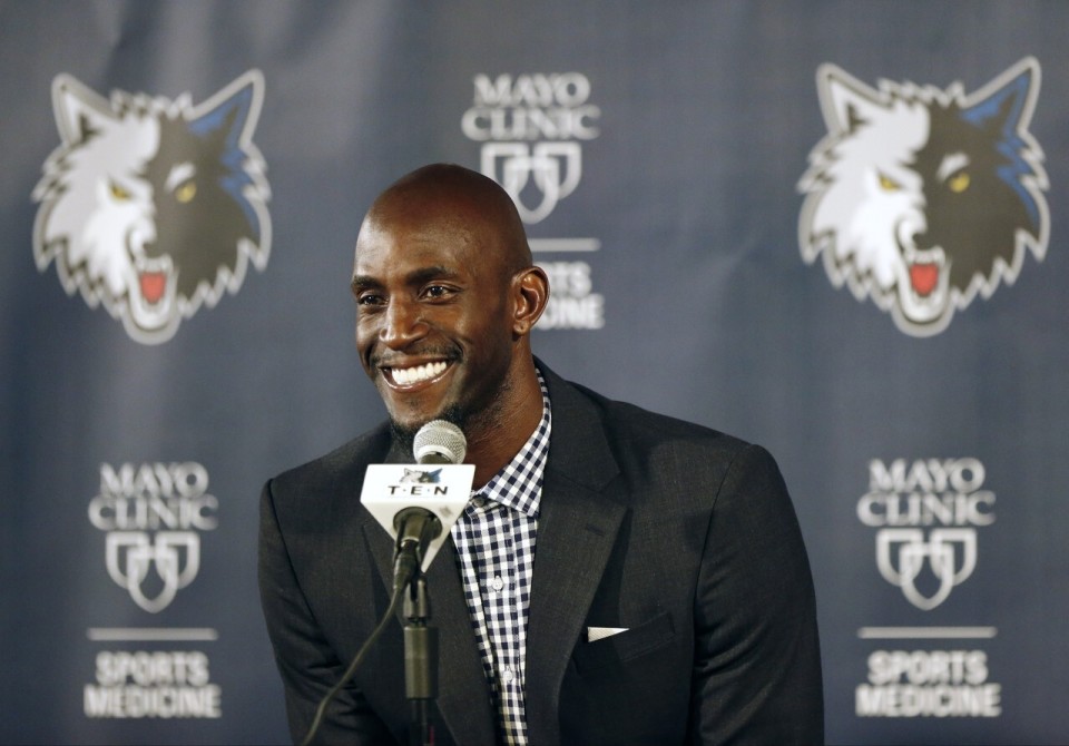 暂停关闭皮斯胡安球场，塞维利亚足球俱乐部坚决反对不公平处罚（塞维利亚俱乐部强烈抗议不公惩罚，反对暂时关闭皮斯胡安球场）