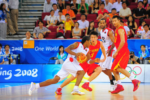 巴萨欧冠大名单：特狮回归，莱万、亚马尔、拉菲尼亚领衔锋线（巴萨出征欧冠名单：特尔施特根复出，莱万、亚马尔、拉菲尼亚坐镇前场）