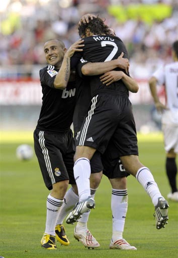 国米20岁中场卡尔博尼或冬窗终止热那亚租借（国米20岁中场卡尔博尼或将在冬窗提前结束热那亚租期）