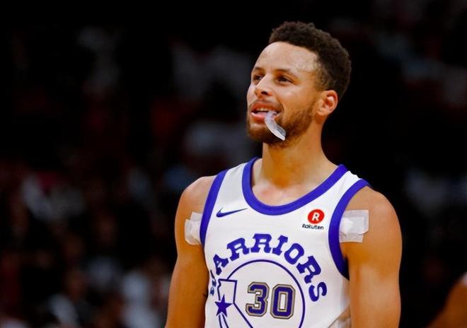 克罗斯：迪亚斯的红牌是误判；裁判被阿什拉夫的伤病影响了判断（克罗斯：迪亚斯红牌判罚有误，阿什拉夫的伤情干扰了主裁判断）