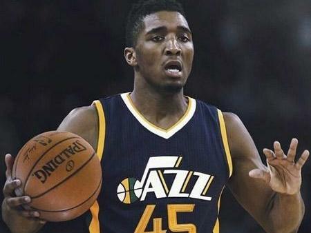 里昂15岁潜力中锋泽科维奇：崇拜哈兰德和DV9的左脚射手（里昂15岁锋线新星泽科维奇：左脚射术出众，偶像哈兰德与DV9）