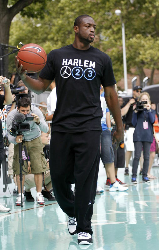 球队双核联手打爆对手（球队双子星合璧横扫对手）