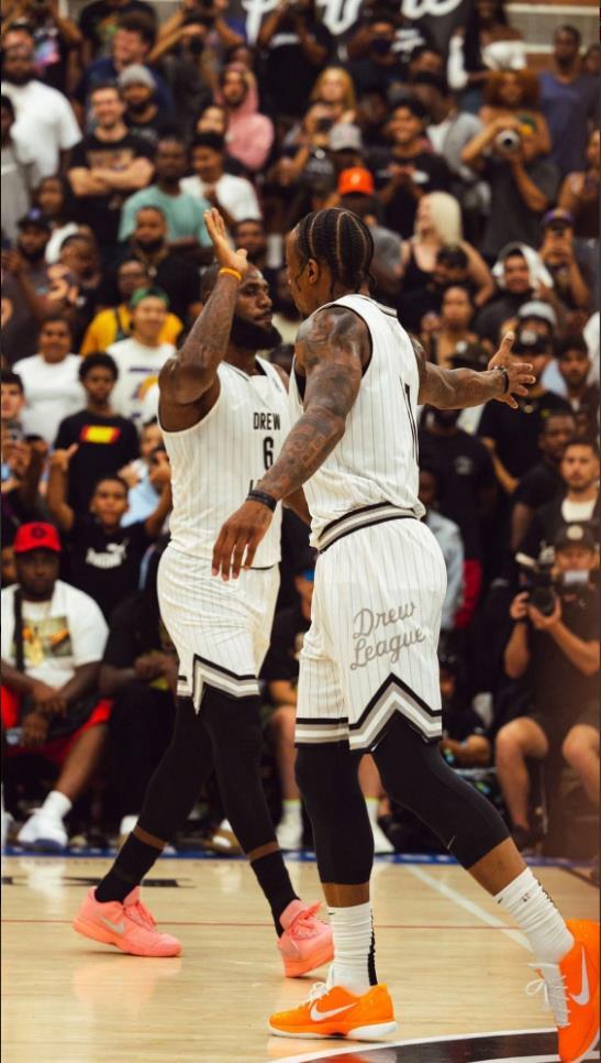 篮球篮网球队内部训练赛完成（篮网队队内对抗赛落幕）