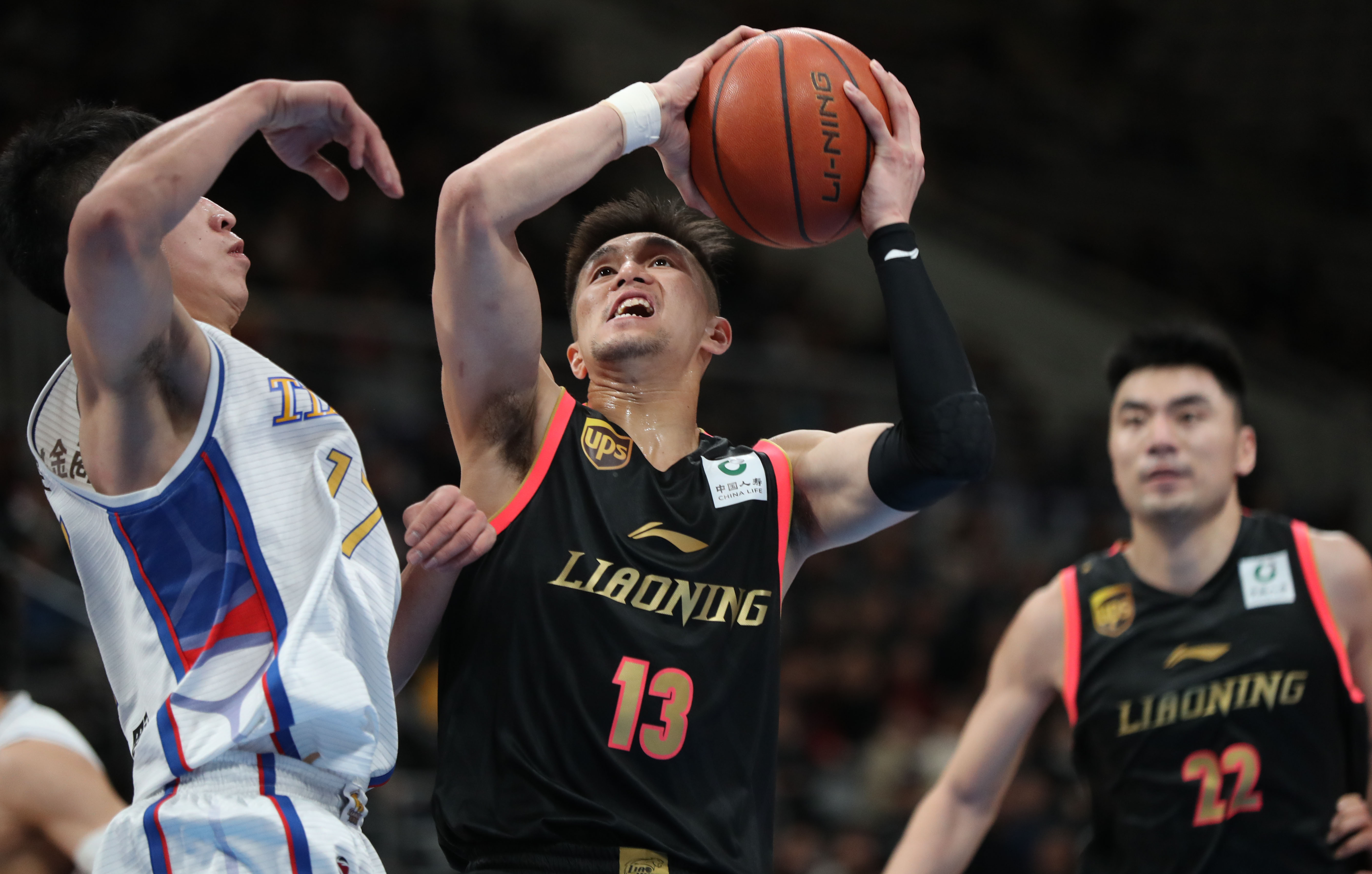 NBA半场：库里16分4板3助，勇士63-61森林狼（NBA半场战报：库里16+4+3，勇士63-61暂领先森林狼）