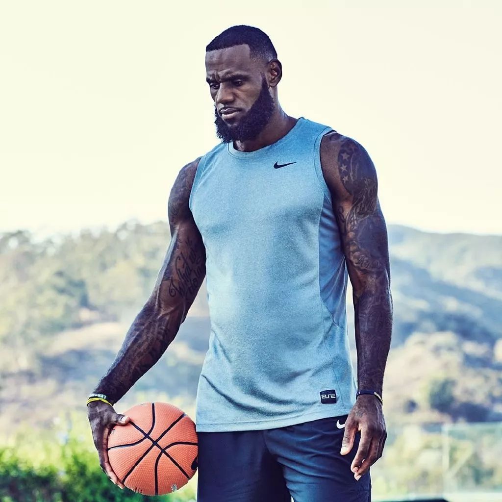 无解！约基奇单节4中4罚球4中4得到13分4篮板3助攻（约基奇单节神准：投篮4投4中＋罚球4罚4中，轰13分4篮板3助攻）