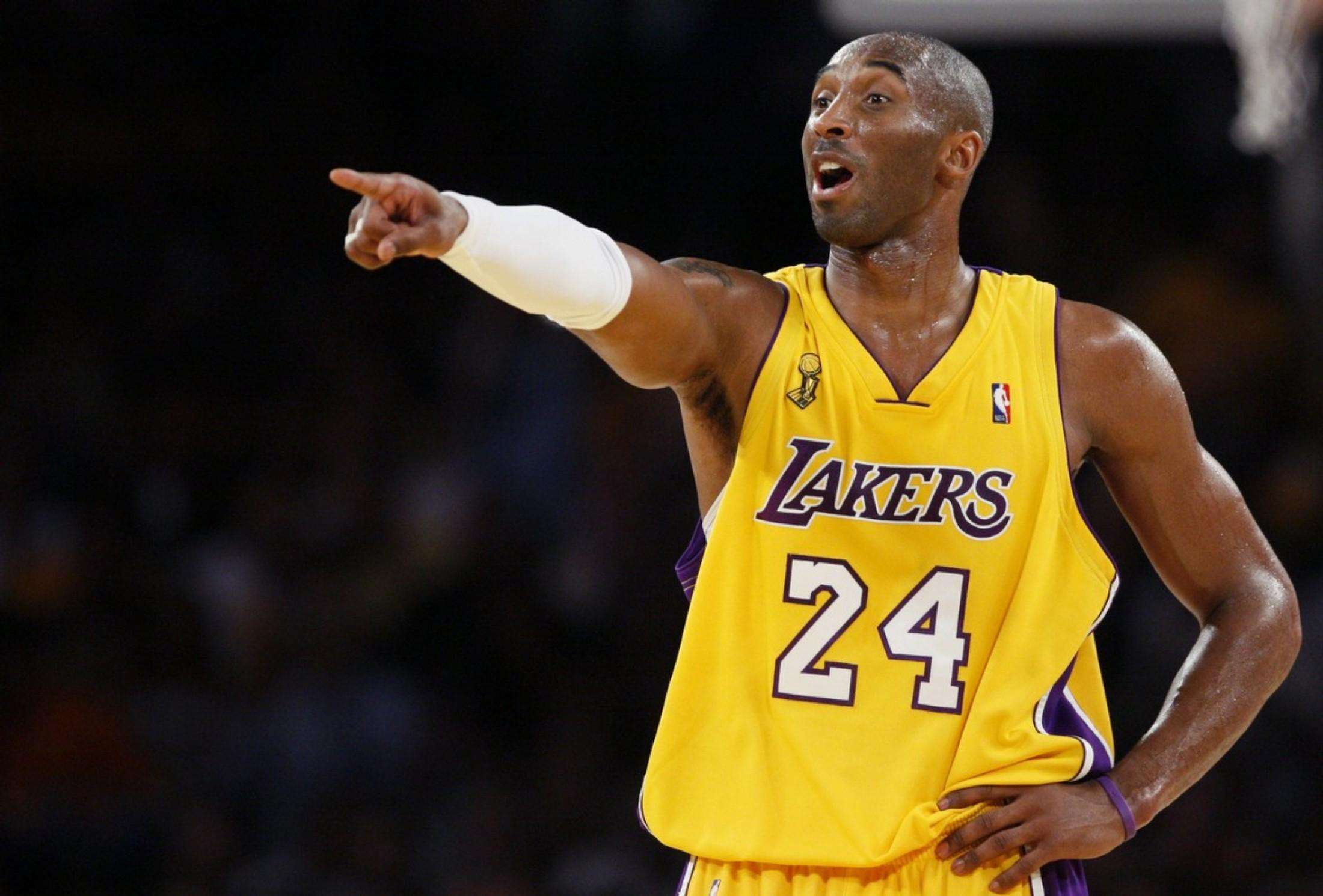 邮报整理C罗豪车收藏：有多辆布加迪，最贵的车价值850万英镑（邮报盘点C罗名车库：布加迪不止一辆，顶级车型价值850万英镑）