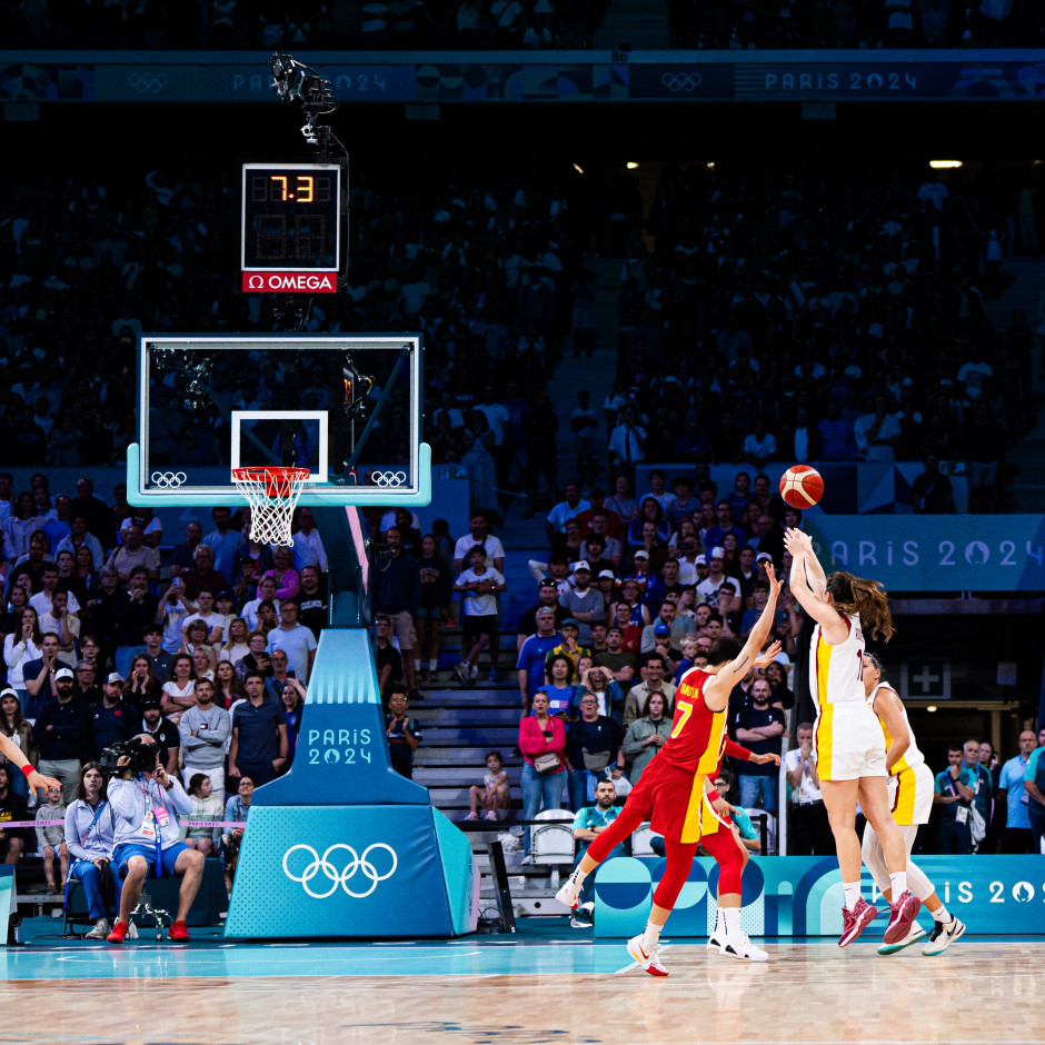 马丁内利：排名英超榜首真棒，不认为会有压力，我们需保持冷静（马丁内利：领跑英超很棒，不觉压力，仍需保持冷静）