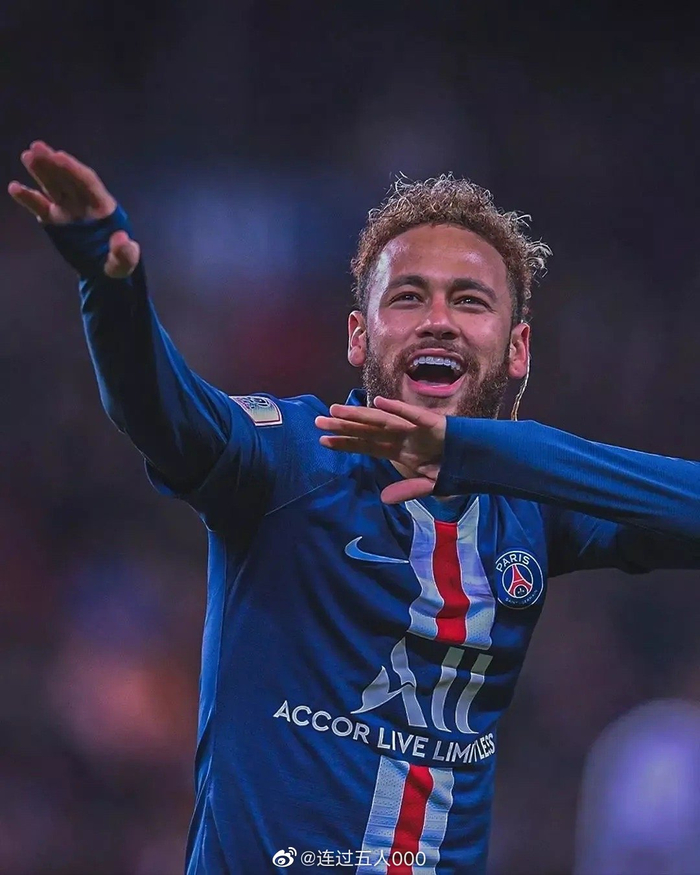 杜兰特全面爆发，首节便展现统治力（杜兰特火力全开，首节就掌控局势）