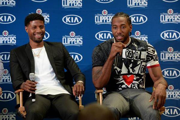 曼晚：塞门约能胜任曼联左边翼卫，在曼城能担任左右两路边锋（曼晚：塞门约可胜任曼联左翼卫，亦能在曼城担任两侧边锋）