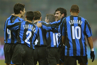 足球西甲豪门签下才华中场，合约长达七年（西甲豪门引进才俊中场，达成七年长约）