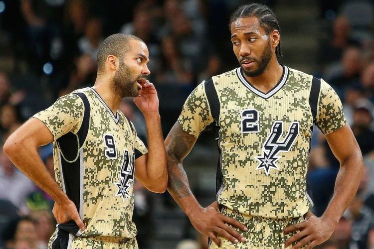 布朗：姆伯莫过去几年被低估了，大家都更关注伊万-托尼（布朗：近年姆伯莫遭低估，外界焦点多在伊万-托尼）