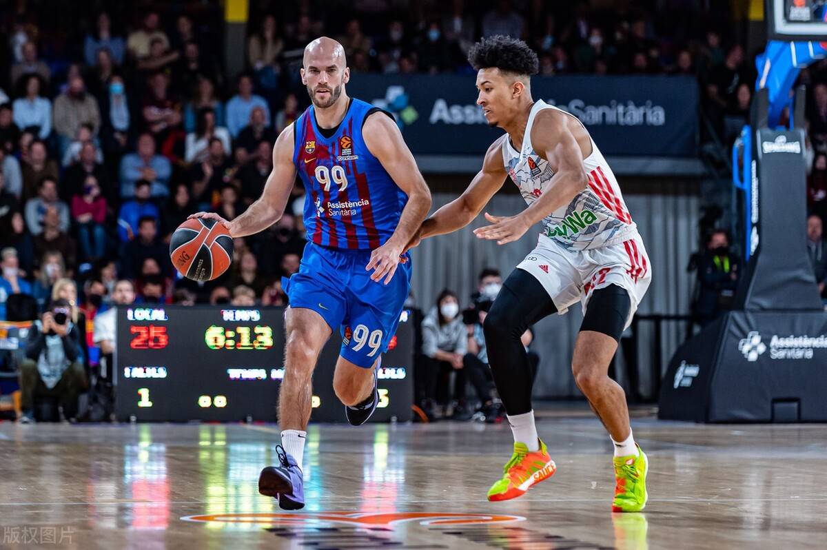 北京国安玄学加持？罕见：河南球迷震撼出征，大量聚集在候车厅（北京国安气运加成？少见一幕：河南球迷浩浩荡荡启程，候车厅人潮涌动）