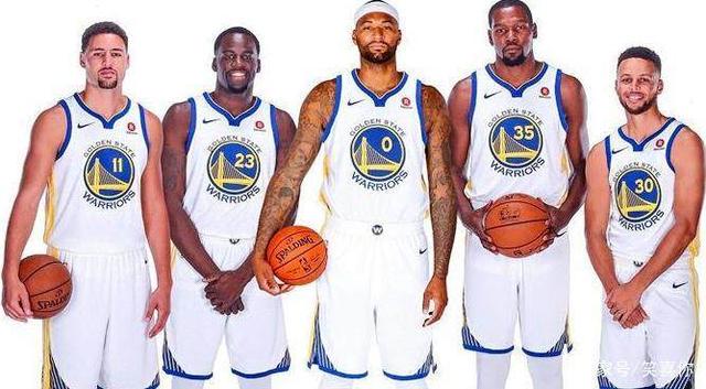 跟队记者：预计埃里克-加西亚还要再佩戴面具踢三场比赛（随队记者：预计埃里克-加西亚仍需戴面具再踢三场）