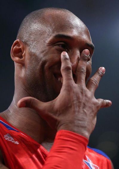 比肩传奇，姆巴佩成皇马队史第四位欧冠上演大四喜的球员（姆巴佩追平传奇：成皇马欧冠单场大四喜第4人）