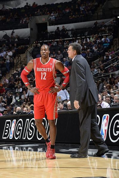 詹姆斯1v9的辉煌时刻：梦回骑士1.0时期（詹姆斯一挑九的高光时刻：仿佛回到骑士1.0时代）