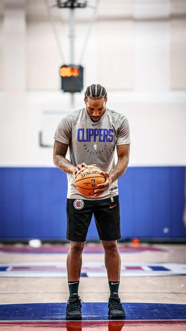 国王杯半场：费尔明造险，CD瓜达拉哈拉暂0-0巴塞罗那（国王杯半场战报：费尔明制造威胁，CD瓜达拉哈拉与巴塞罗那暂0-0互交白卷）